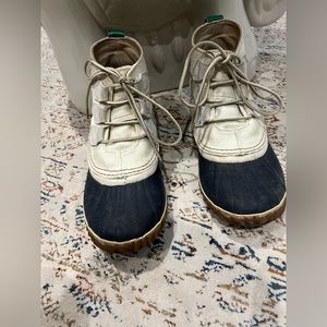 SOREL x Hudson’s Bay WOMEN'S OUT N ABOUT CLASSIC BOOT in size 36 , size 6